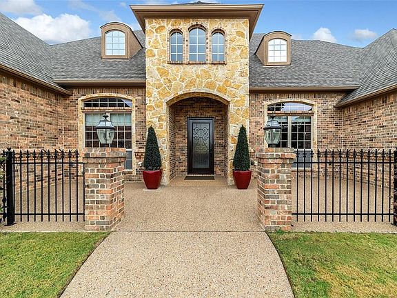 3rd image of 7101 Diamond Oaks Dr