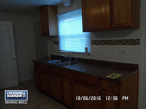 3rd image of 1024 E 159th Pl