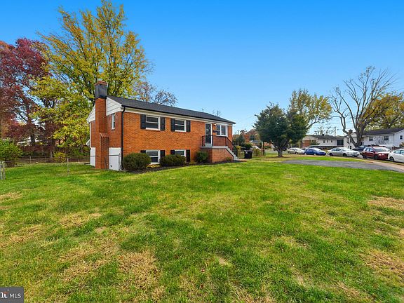 3rd image of 9929 Loudoun Ave