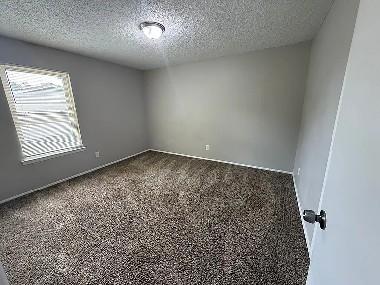 32 Del Tara Dr — Photo 18