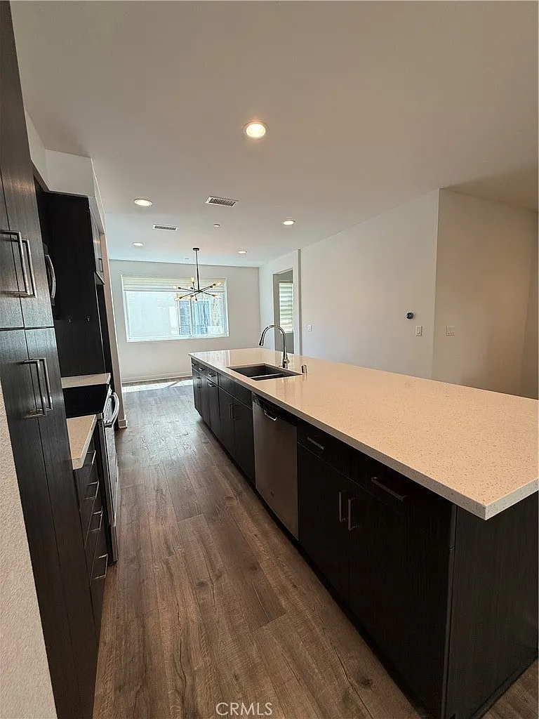 4 bed, 1810 sqft, $4,500 — Photo 4