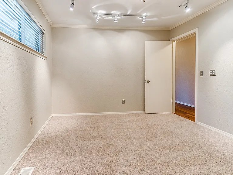 6313 Avalon Ln — Photo 37