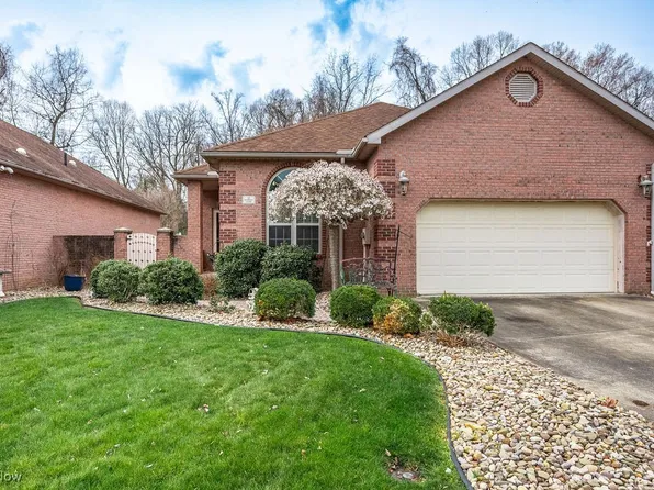 12 Hamlet Close, North Parkersburg, WV 26104