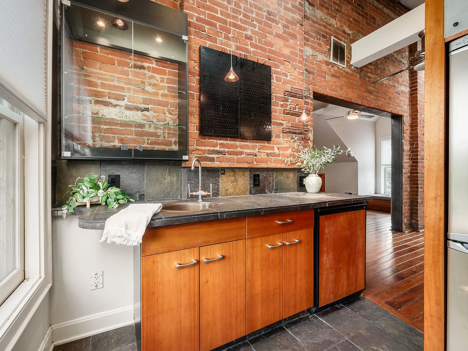 Studio, 983 sqft, $2,200 — Photo 1