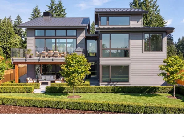 135 Sunningdale Rd W, Qualicum Beach, BC V9K 1K7