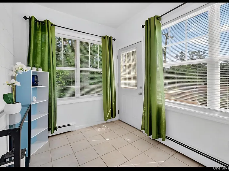 12 Lake Region Blvd — Photo 2