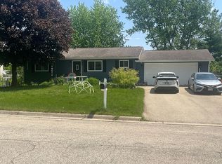605 Birchwood Trl, Mount Horeb, WI 53572