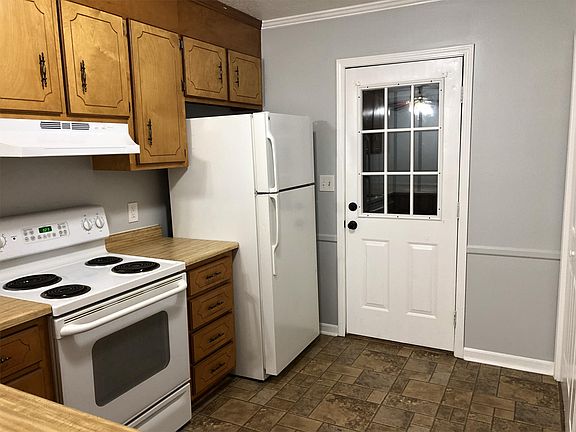 3rd image of 105 Katie Dr