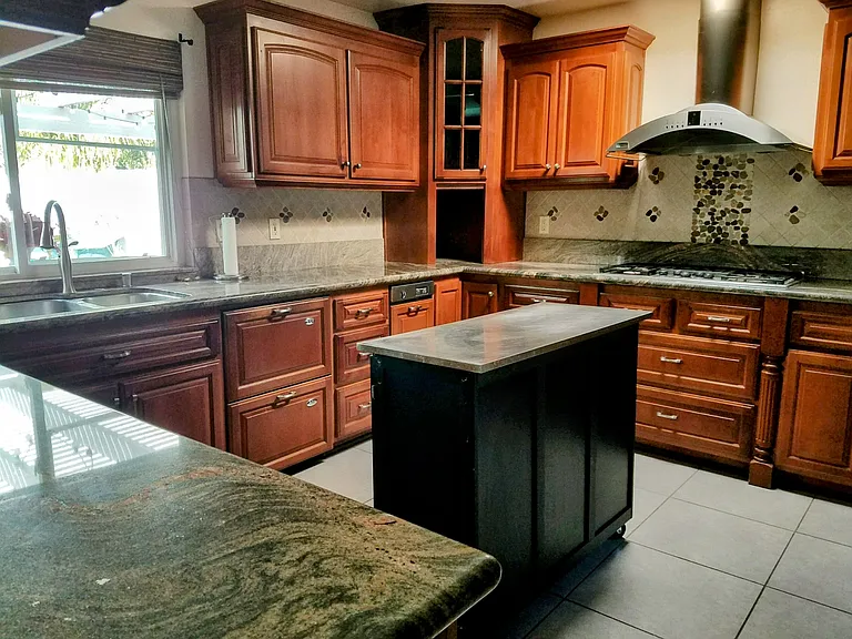 4834 Chateau Dr — Photo 2