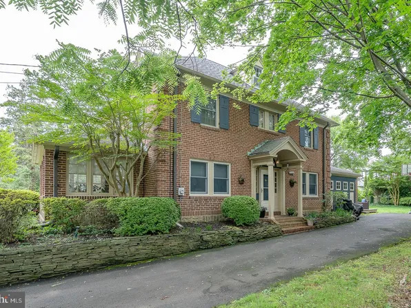 8317 High School Rd, Elkins Park, PA 19027