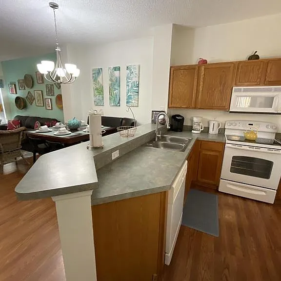 8405 Crystal Cove Loop — Photo 3