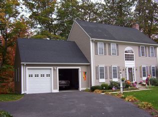 10 Fox Den Ln, Attleboro, MA 02703