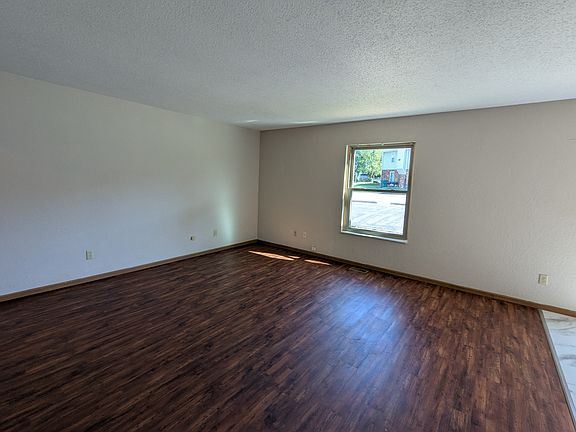 5th image of 405 Nancy Dr