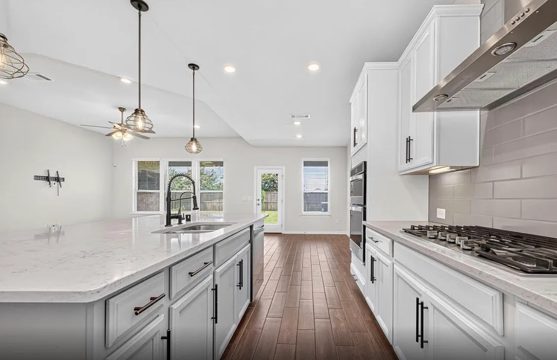 4 bed, 2700 sqft, $3,300 — Photo 4