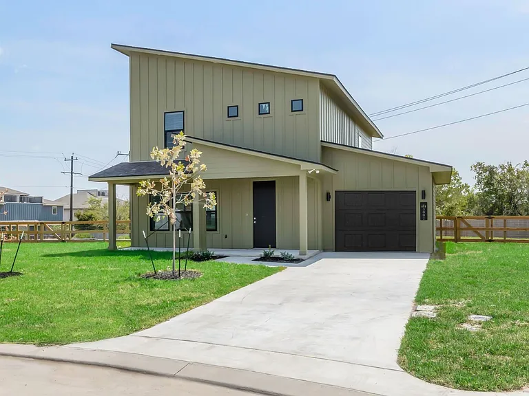 3001 Alpha Wolf Ct — Photo 2