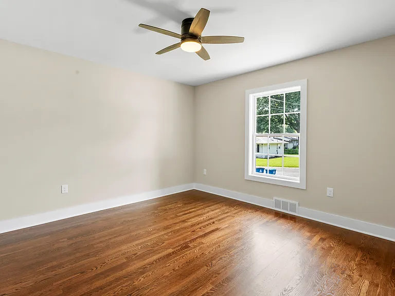 2628 Linden Pl — Photo 11