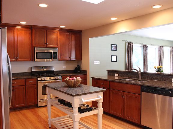 4th image of 1118 Park Ln