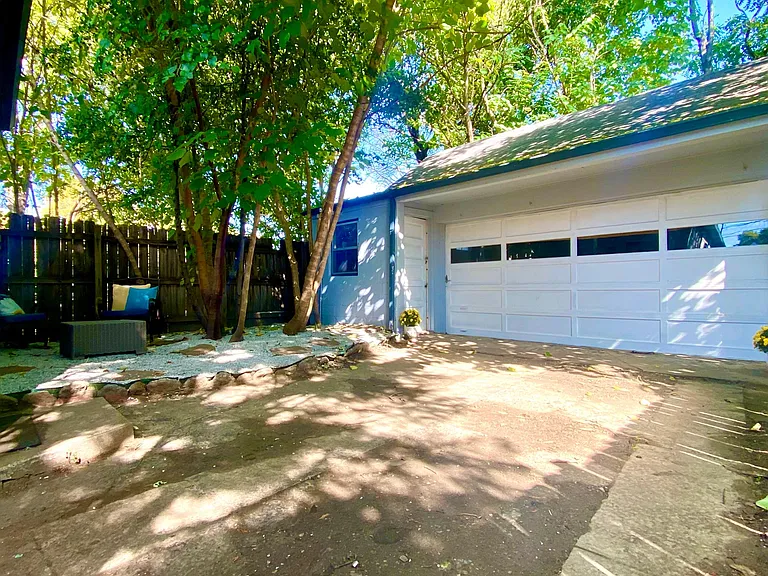 2059 May Ave — Photo 37