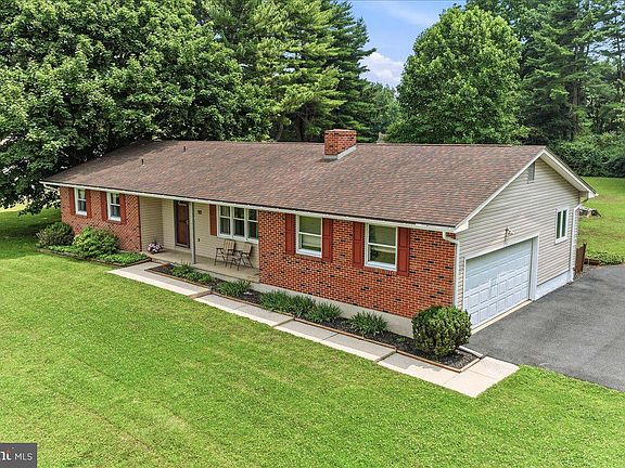 4th image of 204 Skycrest Dr