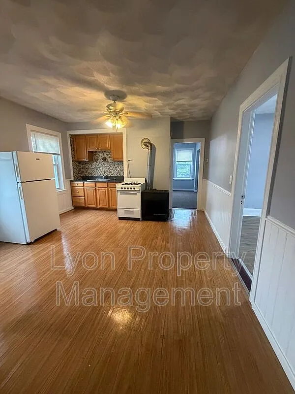 2 bed, 1.0 bath, $1,595 — Photo 3