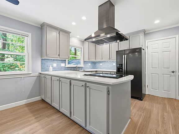 3rd image of 102 Lattimore Ln