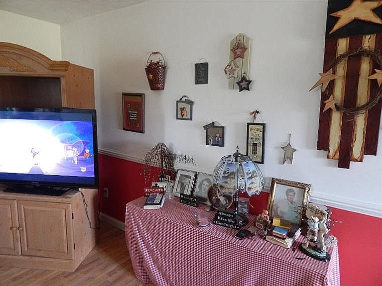 2nd image of 125 Flanagan Rd