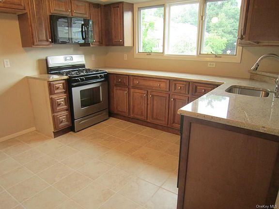 3rd image of 92 Village Grn