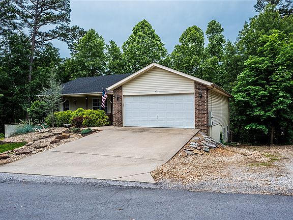 2nd image of 4 Ellesmere Ln
