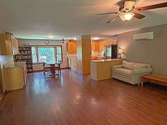 4th image of 799 Pond Road