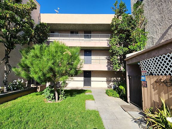 2nd image of 14060 Van Nuys Blvd #201