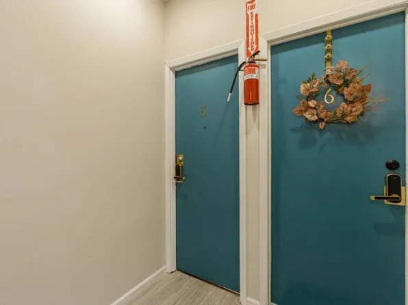 40 Beacon Avenue image 8 of 20