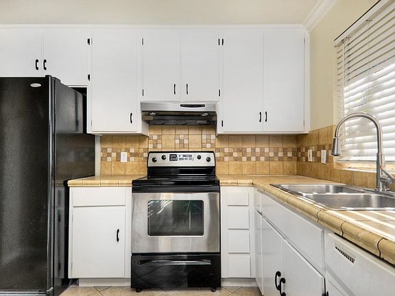 4th image of 420 Tortola Way