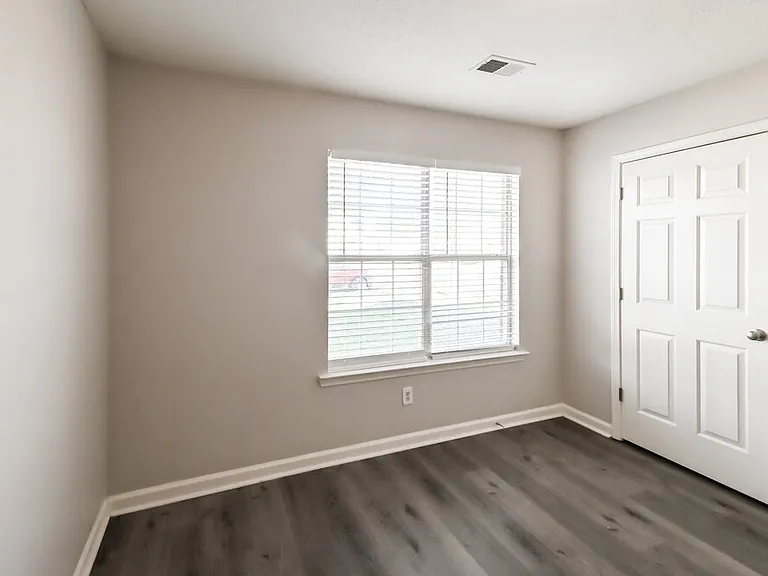 6392 Manchester Dr — Photo 11
