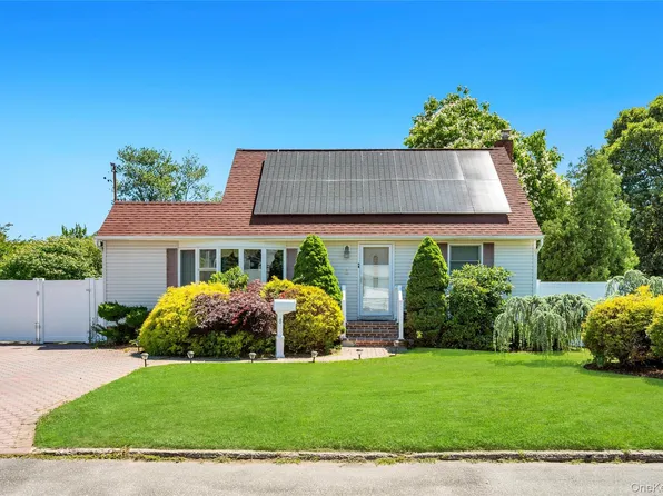 8 Wantagh Avenue, East Islip, NY 11730