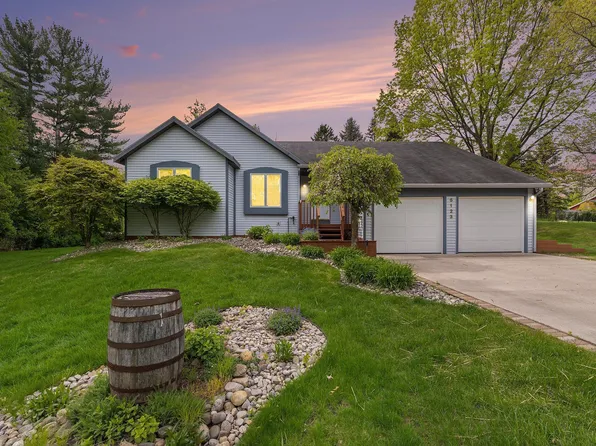 5123 Silver Cove Dr, Traverse City, MI 49685