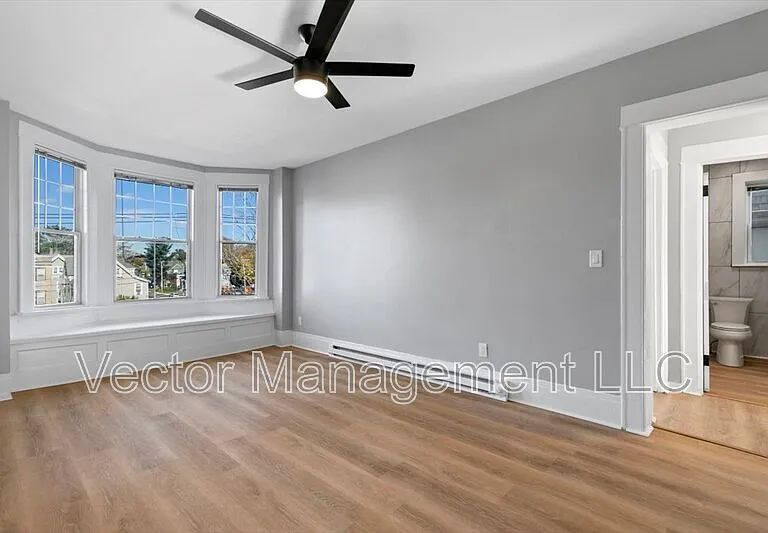 1476 Chapel St #301 — Photo 13