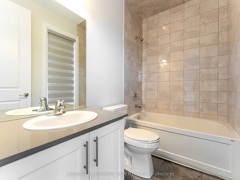 166 Prince Charles Cres — Photo 22