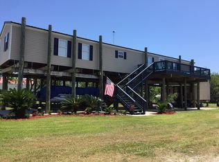 137 Santiny Ln, Grand Isle, LA 70358