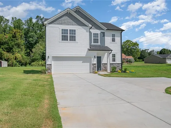 8117 Reynolda Rd, Pfafftown, NC 27040