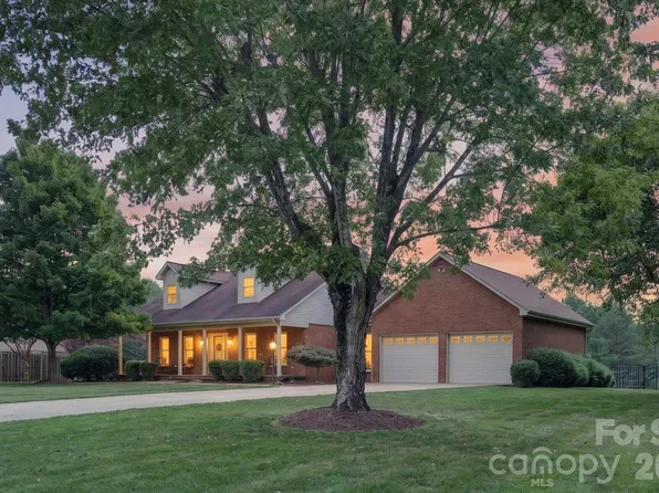171 Pleasant Dr, Statesville, NC 28677