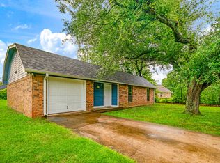 350 Town East Dr, Paris, TX 75462
