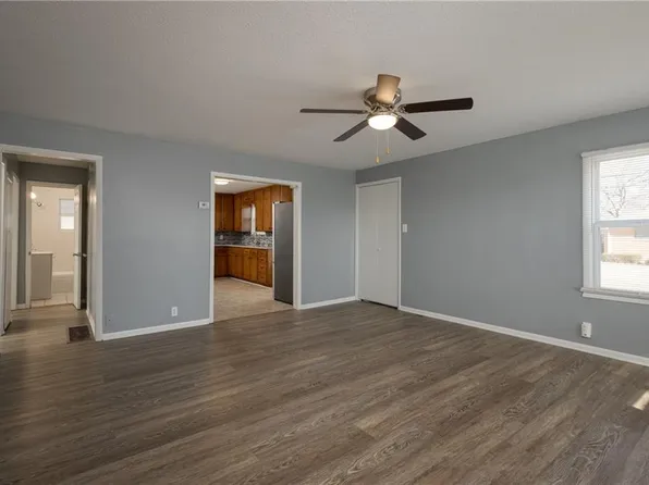 3122 S Forest Ave, Independence, MO 64052