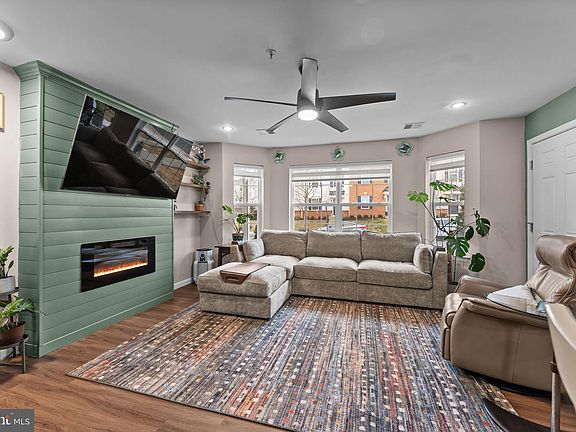 4th image of 20 N School Ln