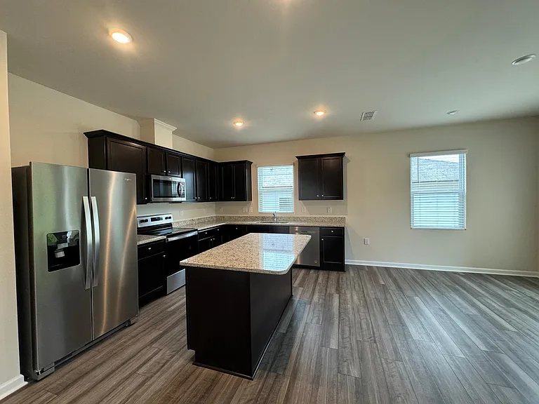 512 Campbell Rdg — Photo 3