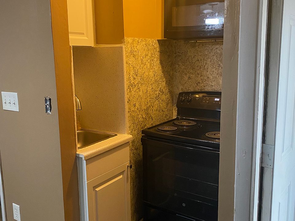 1st image of 2111 NE 1st Ct