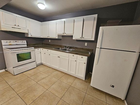 4th image of 325 SW 80th Ter