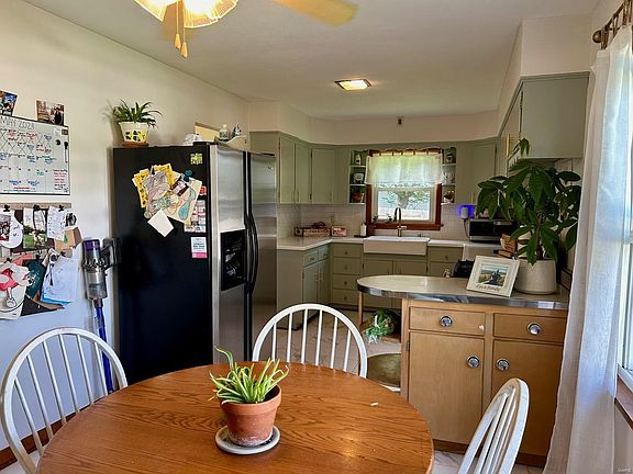 4th image of 14 Grainey Dr