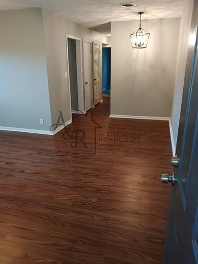 1905 S Elm St #12 — Photo 4