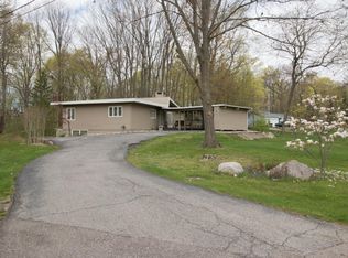 340 Vicksburg Dr, Lansing, MI 48917