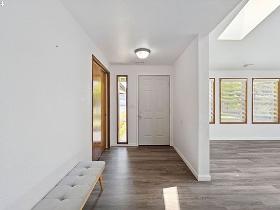 3rd image of 1240 Sanford St